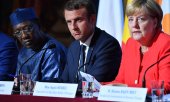 Chadian President Idriss Deby, French head of state Emmanuel Macron and German Chancellor Angela Merkel. (© picture-alliance/dpa)