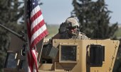 A US soldier near the city of Manbij in northern Syria. (© picture-alliance/dpa)