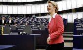 Ursula von der Leyen arriving at the EU Parliament session in Strasbourg on November 27, 2019. (© picture-alliance/dpa)
