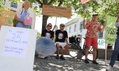 Demonstrations against the expansion of the refinery in Lysekil on 15 June 2020. (© picture-alliance/dpa)