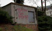 Graffiti on a wall at the Russian embassy in Prague. (© picture-alliance/Petr David Josek)