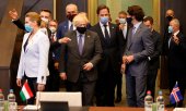 Leaders gather at the start of the summit on June 14. The North Atlantic Alliance includes 28 European countries, the US and Canada. (© picture-alliance/Olivier Matthys)