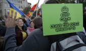 There were already protests in Bucharest against the plans to open the mine back in 2013. (© picture-alliance/Robert Ghement)