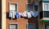 A block of flats in Malaga. (© picture alliance/Chromorange/Bilderbox)