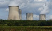 Nuclear power plant in Cattenom, France. (© picture-alliance/Silke Rottleb)