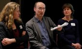 Climate researcher Detlef van Vuuren explaining details of the IPCC report in The Hague on 4 April 2022. (© picture alliance/ANP/Bas Czerwinski)