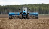 Large areas of agricultural land in Ukraine are being rendered unusable. (© picture alliance/dpa/TASS / Donat Sorokin)