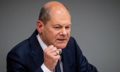 Chancellor Olaf Scholz in the Bundestag on 1 June 2022. (© picture alliance/dpa/Michael Kappeler)