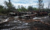 Russian tanks left behind near Izium. (© picture alliance / ASSOCIATED PRESS / Iryna Rybakova)