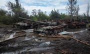 Russian tanks left behind near Izium. (© picture alliance / ASSOCIATED PRESS / Iryna Rybakova)