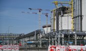 An LNG terminal in Świnoujście, Poland. (© picture-alliance/EPA/Marcin Bielecki)