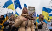 A demonstration in favour of arms deliveries to Ukraine in Brussels on 23 January. (© picture alliance / ZUMAPRESS.com / Nicolas Landemard)