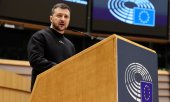 Zelensky during his speech to the EU Parliament, before attending the EU summit. (© picture alliance / ASSOCIATED PRESS / Olivier Matthys )