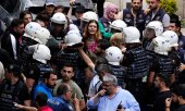 18 June in Istanbul: the Trans Pride Parade started despite a ban but was broken up by the police. (© picture alliance / ASSOCIATED PRESS / Emrah Gurel)