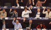 The vote was preceded by 136 amendments and heated debates. (© picture alliance / EPA / JULIEN WARNAND)