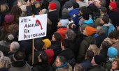 At a demonstration in Munich on 20 January. (© picture-alliance/dpa/Karl-Josef Hildenbrand)