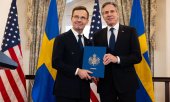 Sweden's Prime Minister Ulf Kristersson (left) and US Secretary of State Antony Blinken at the ratification ceremony in Washington on 7 March (© picture-alliance/abaca/Chuck Kennedy)