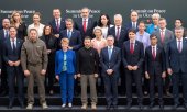 Group photo of the Bürgenstock Conference (detail). China did not take part, aggressor Russia was not invited. (© picture-alliance/abaca)