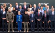 Group photo of the Bürgenstock Conference (detail). China did not take part, aggressor Russia was not invited. (© picture-alliance/abaca)
