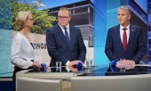 The leading Thuringian candidates Katja Wolf (BSW, left), Mario Voigt (CDU, centre) and Björn Höcke (AfD, right) in a TV studio on 1 September. (© picture alliance/dpa / Michael Kappeler)