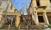 A building abandoned in 1974 in Turkish-occupied Varosha. (© picture-alliance/Anadolu / Muhammed Selim Korkutata)