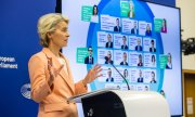 The new commission is to consist of 16 men and 11 women and will be in office until 2029. (© picture-alliance/dpa/Philipp von Ditfurth)