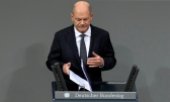 After the parliamentary session Chancellor Scholz officially asked Federal President Frank-Walter Steinmeier to dissolve the Bundestag. (© picture alliance / ASSOCIATED PRESS / Markus Schreiber)