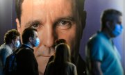 Poster showing Dan in the 2020 mayoral election campaign. (© picture-alliance/ASSOCIATED PRESS / Andreea Alexandru)