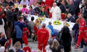 Pope Francis invited needy people to lunch at the Vatican on the World Day of the Poor on 17 November 2024. (© picture alliance / NurPhoto / Massimo Valicchia)