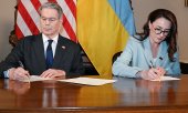 US Treasury Secretary Scott Bessent and Ukrainian Deputy Prime Minister Yulia Svyrydenko signed the agreement setting up a reconstruction fund in Washington on Wednesday. (© picture alliance / dpa / US Treasury Department)