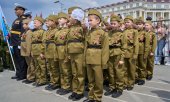 Primary school children at a "Great-grandchildren of Victory" parade in Vladivostok on 4 May (© picture alliance / Xinhua News Agency / Guo Feizhou)