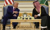 Trump and bin Salman at the palace in Riyadh on Tuesday. Saudi Arabia reportedly wants to buy defence equipment worth around 127 billion euros. (© picture alliance/ASSOCIATED PRESS/Alex Brandon)